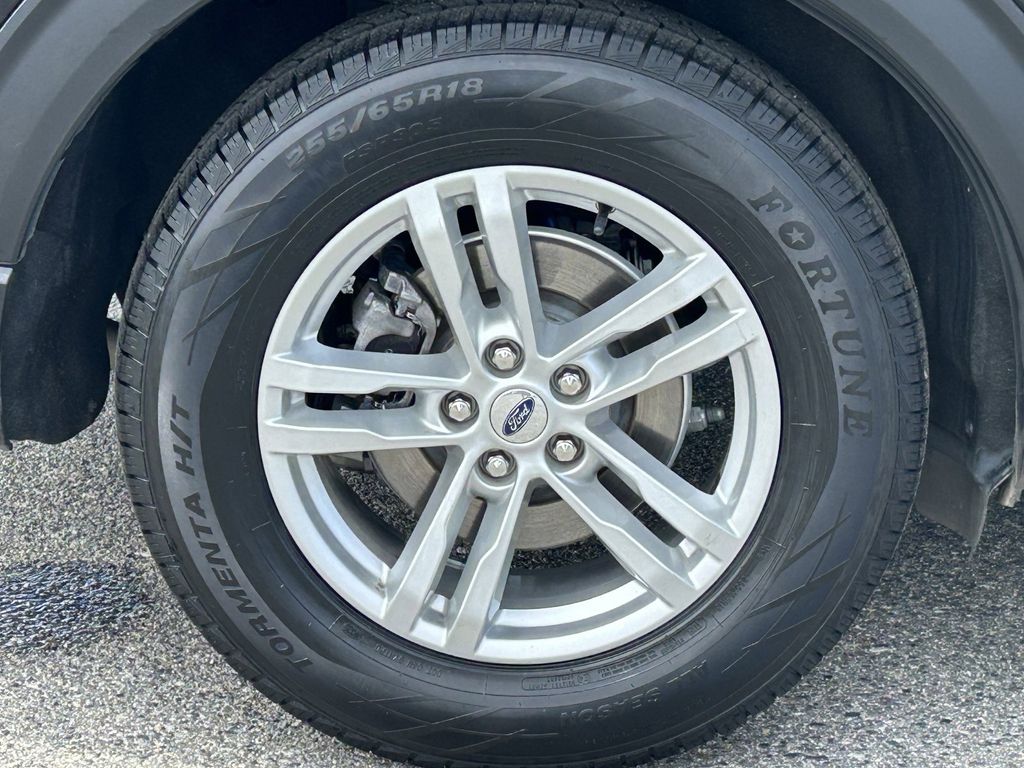 View vehicle photo 7