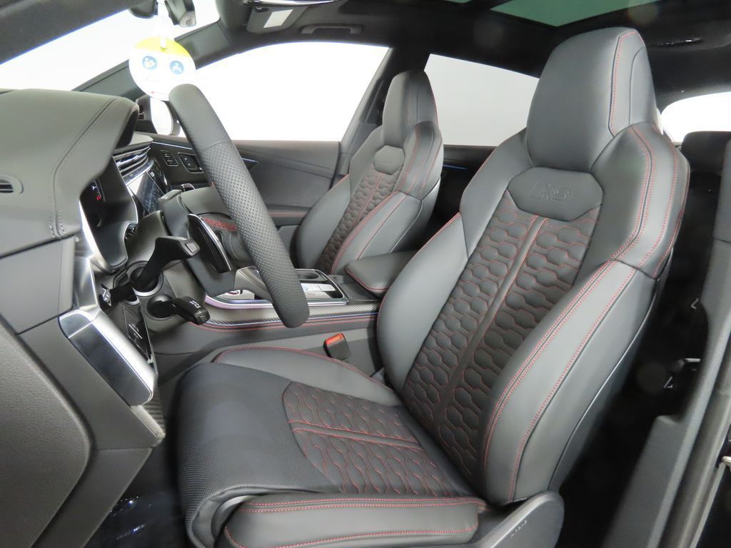 Thumbnail: 2026 Audi RS Q8 - 31