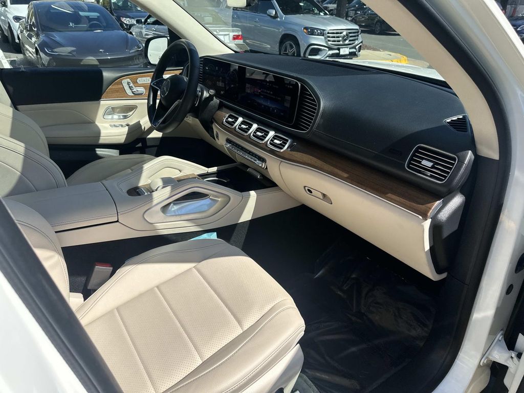 Thumbnail: 2024 Mercedes-Benz GLS - 20