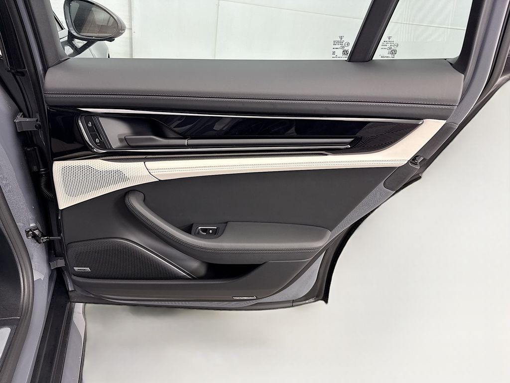 Thumbnail: 2026 Porsche Panamera - 28