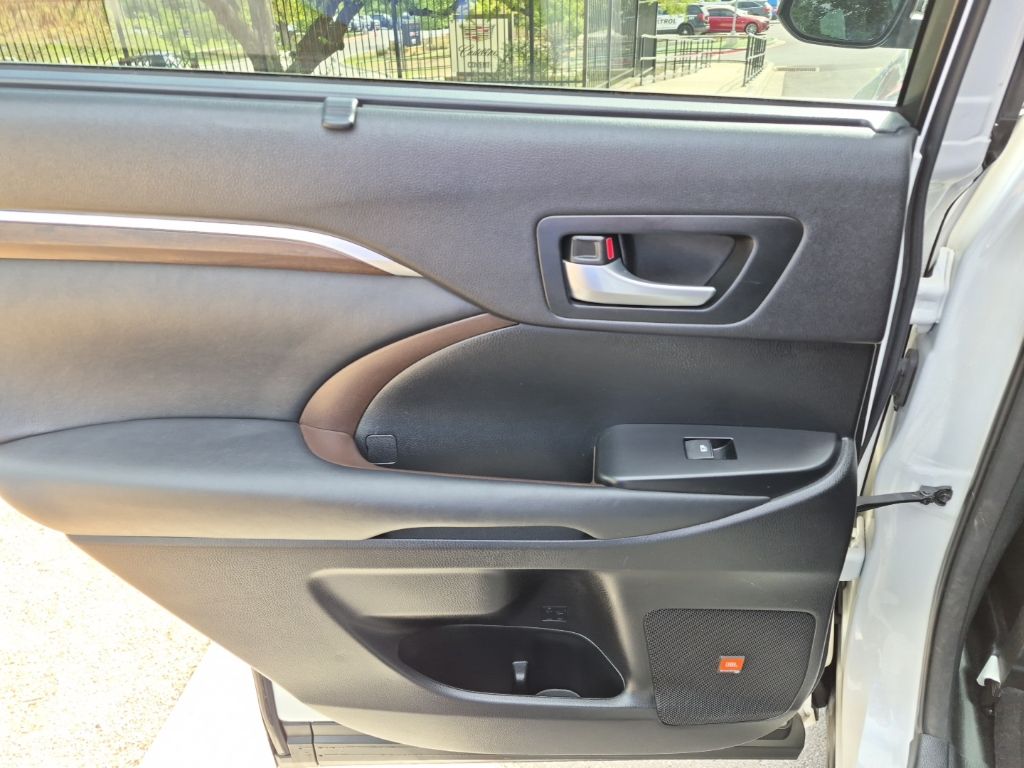 Used Car 2014 Toyota Highlander  Limited For Sale Under $20,000 In Austin, Texas