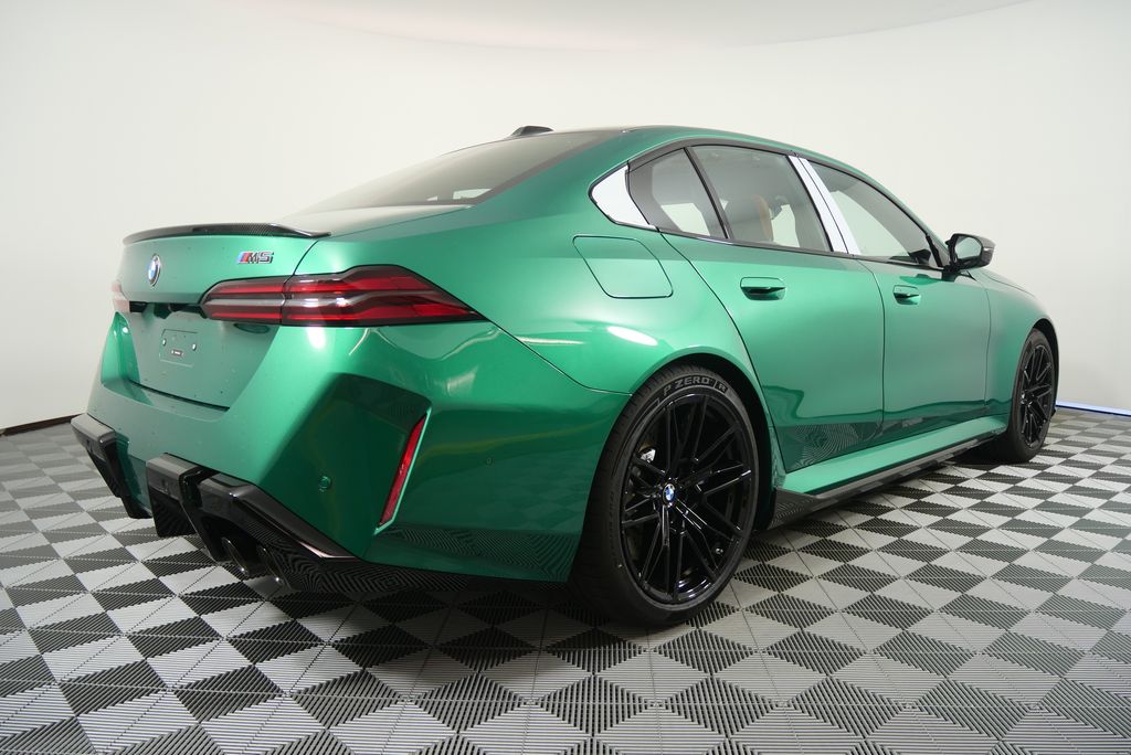 Thumbnail: 2026 BMW M5 - 3