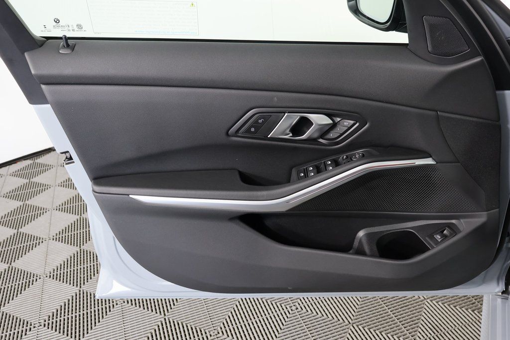 Thumbnail: 2025 BMW 3 Series - 12