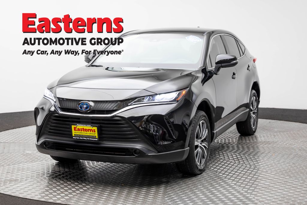 2022 Toyota Venza LE's photo