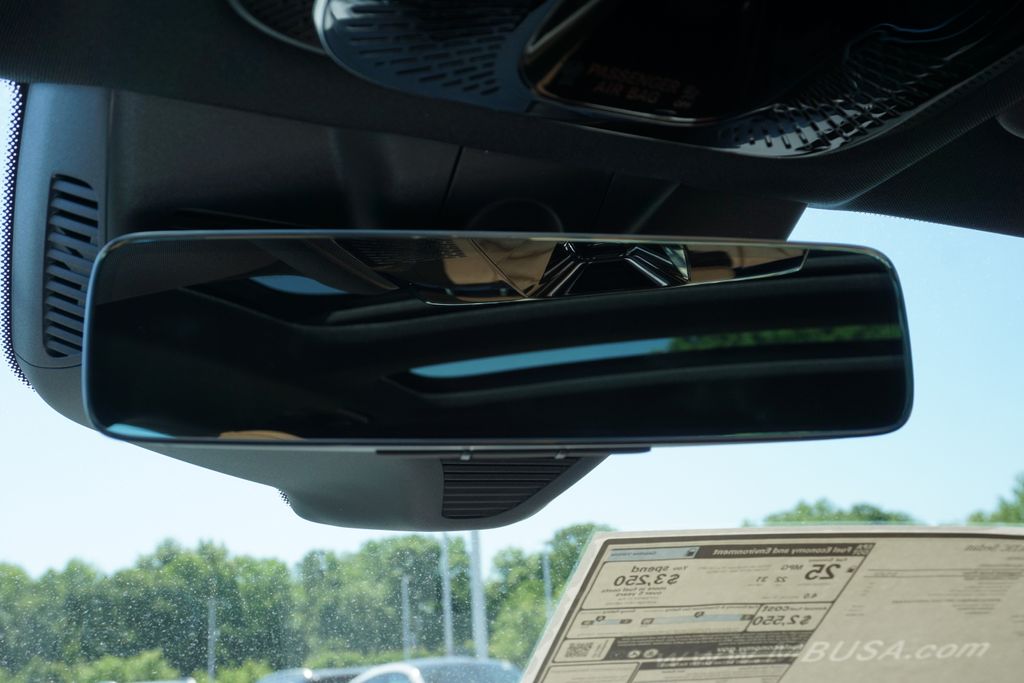 2025 Mercedes-Benz E-Class E 450 32