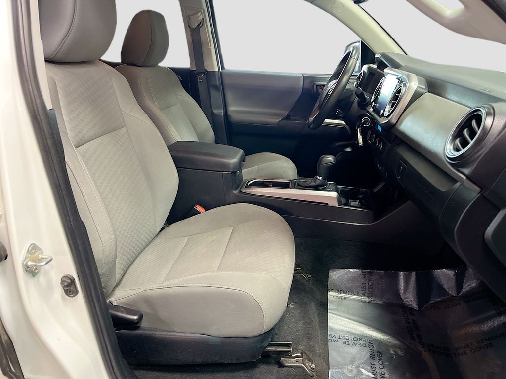Used 2022 White Toyota SR5 image 25