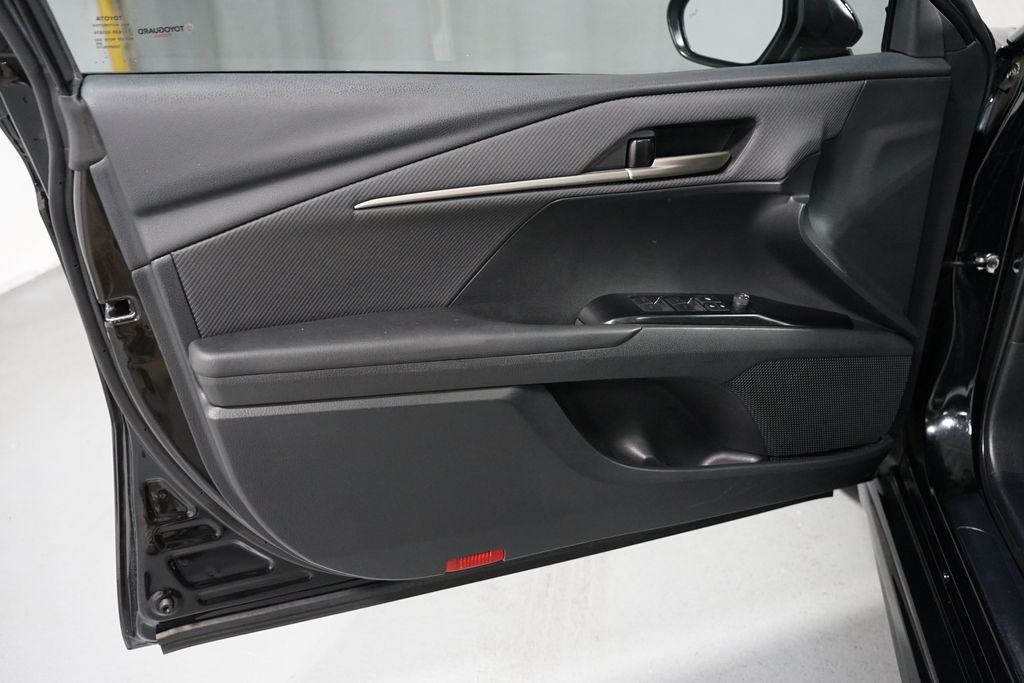 Thumbnail: 2025 Toyota Camry - 10