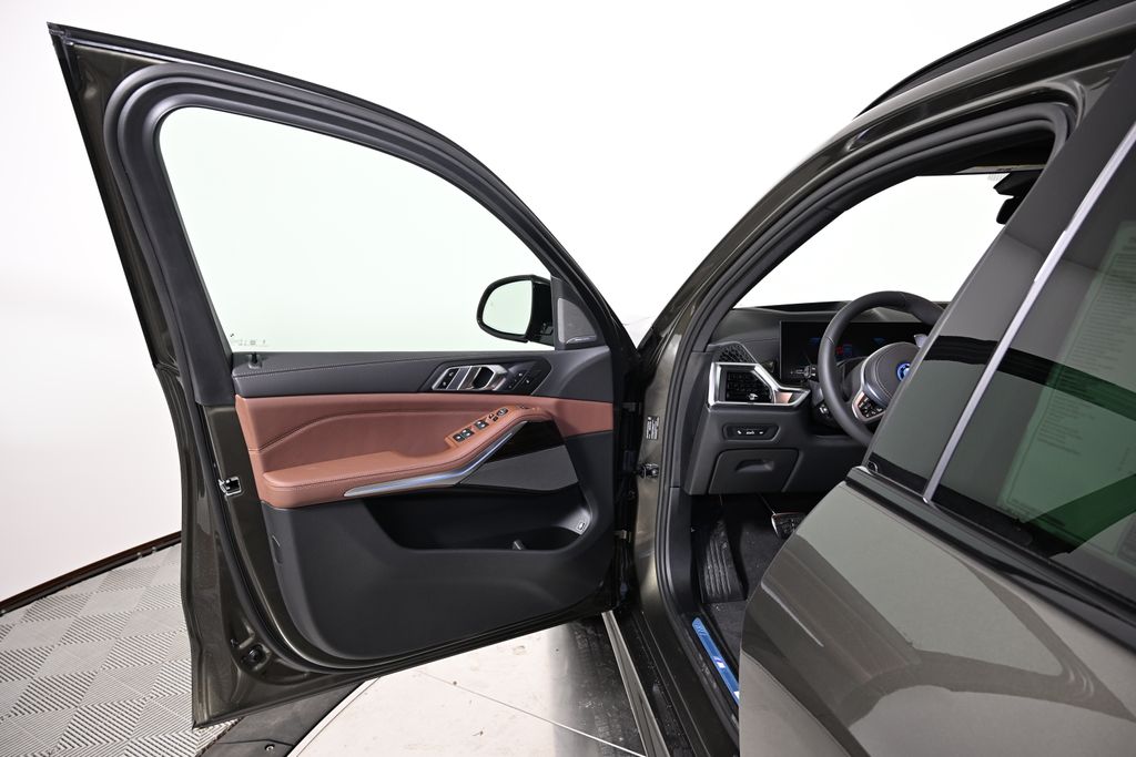 Thumbnail: 2026 BMW X5 - 21