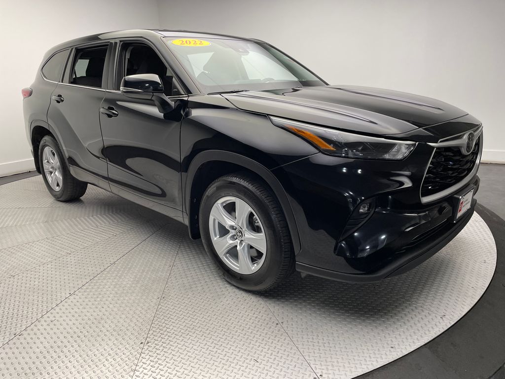 2022 Toyota Highlander LE 3