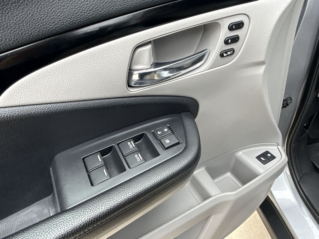 Thumbnail: 2019 Honda Pilot - 29