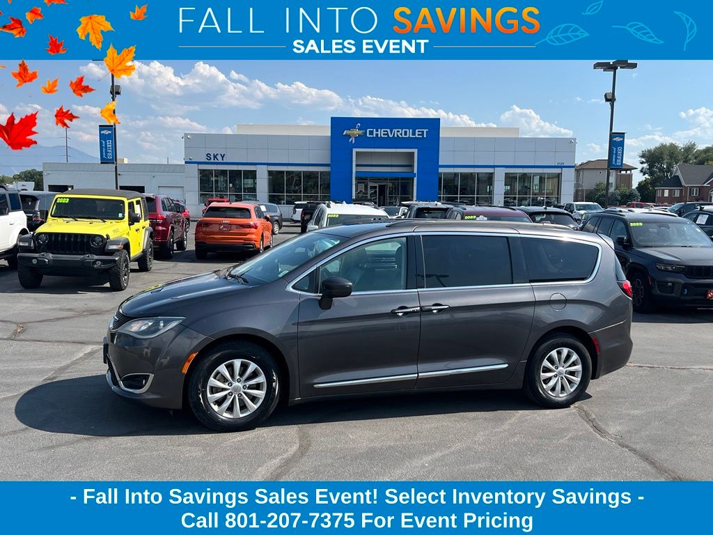  2017 Chrysler Pacifica Touring L FWD   