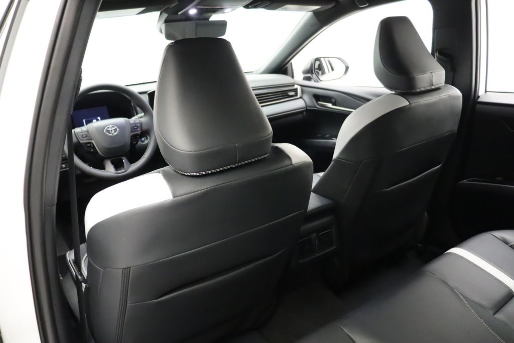 Thumbnail: 2025 Toyota Camry - 20