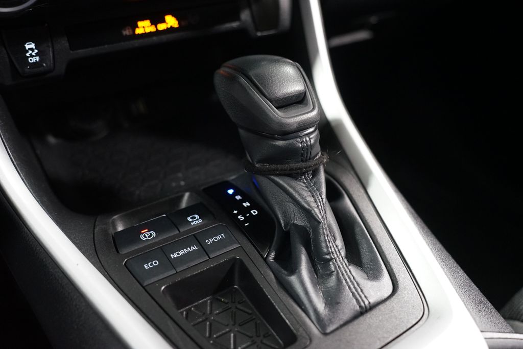 Thumbnail: 2023 Toyota RAV4 - 21