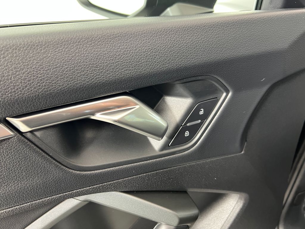 Thumbnail: 2025 Audi Q3 - 31