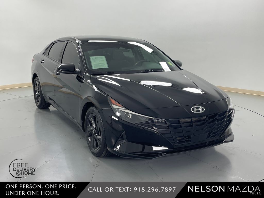 Used 2022 Black Hyundai SEL image 4