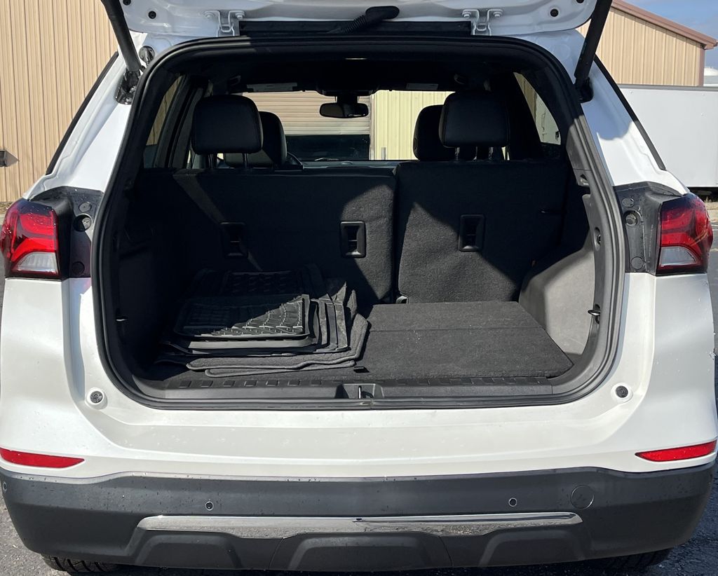 View vehicle photo 4