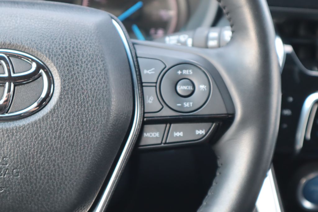 Thumbnail: 2021 Toyota Venza - 12