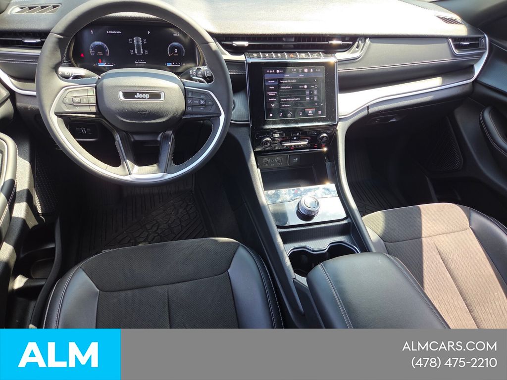 Used 2023 White Jeep Altitude image 13