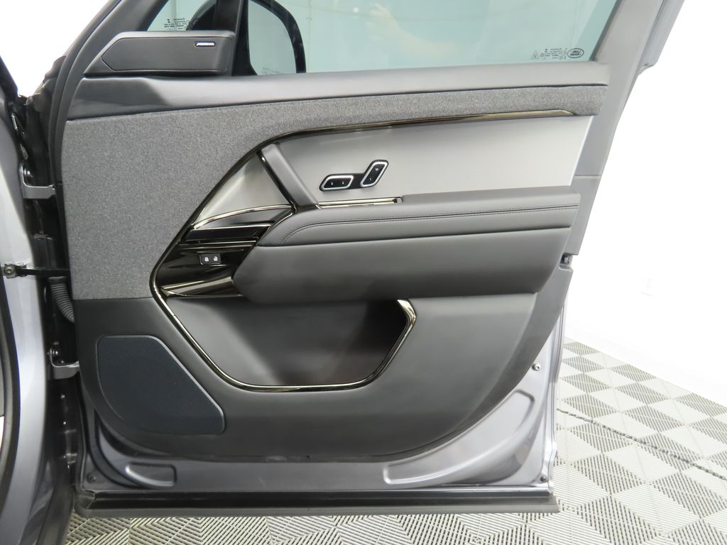 Thumbnail: 2023 Land Rover Range Rover Sport - 26