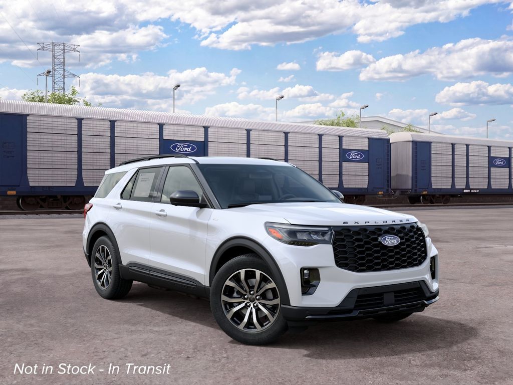 New 2027 Star White Metallic Tri-Coat Ford ST-Line image 4