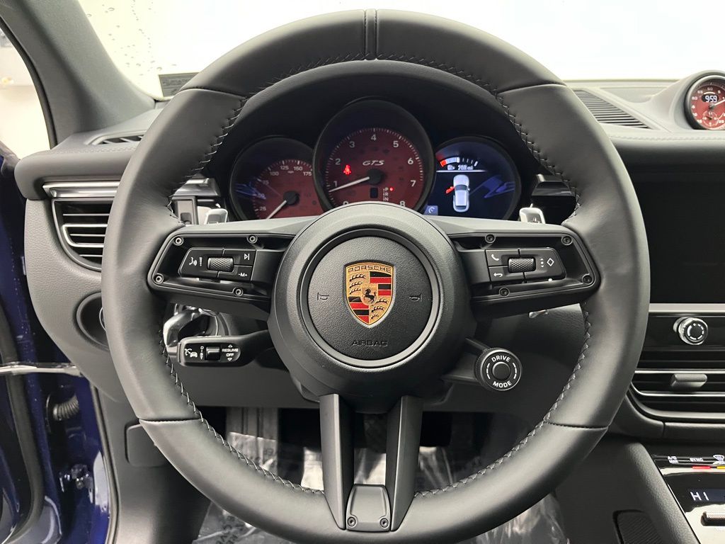 Thumbnail: 2026 Porsche Macan - 12