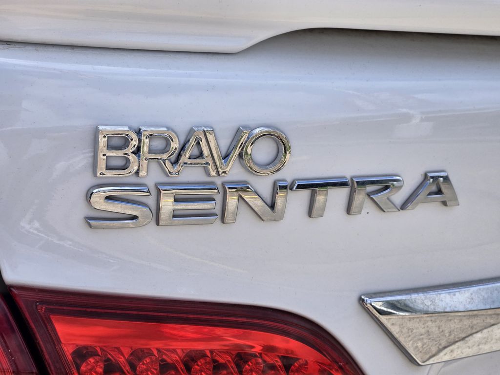 2015 Nissan Sentra SR - 8