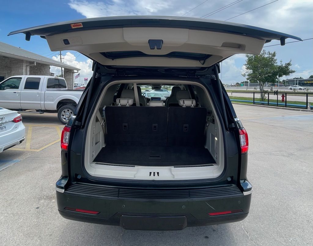2021 Lincoln Navigator Reserve Green at Traditions Chevrolet