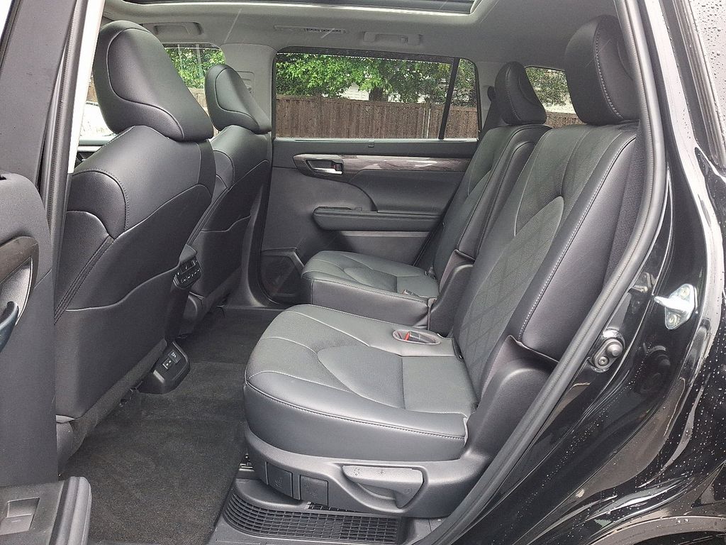 2023 Toyota Highlander Platinum 10