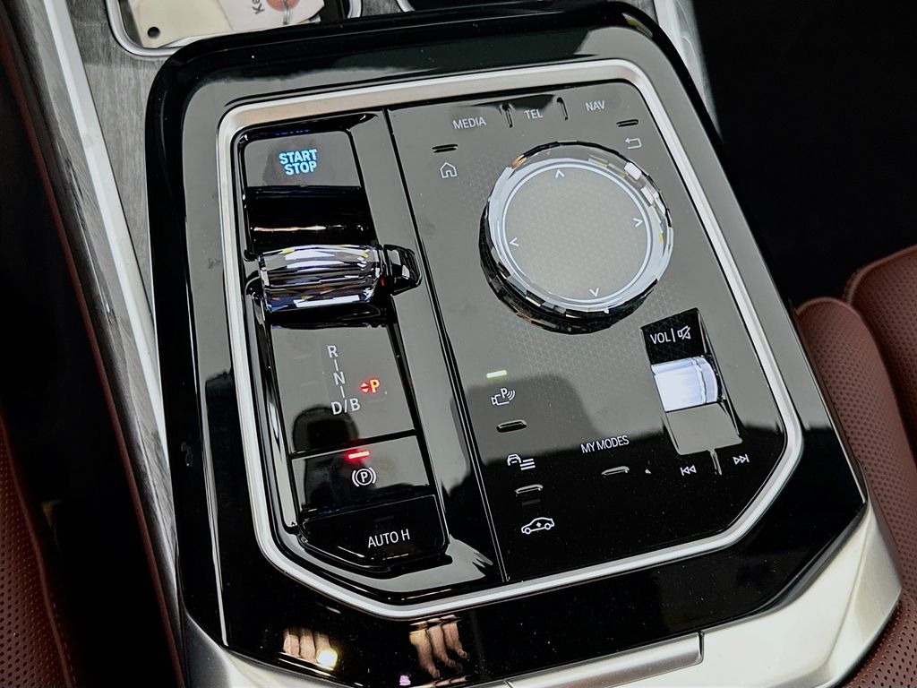 Thumbnail: 2025 BMW i7 - 15