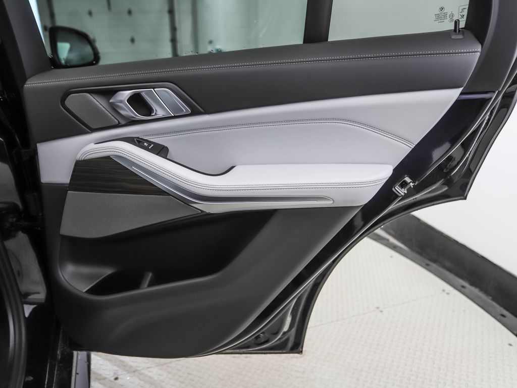 Thumbnail: 2026 BMW X5 - 25