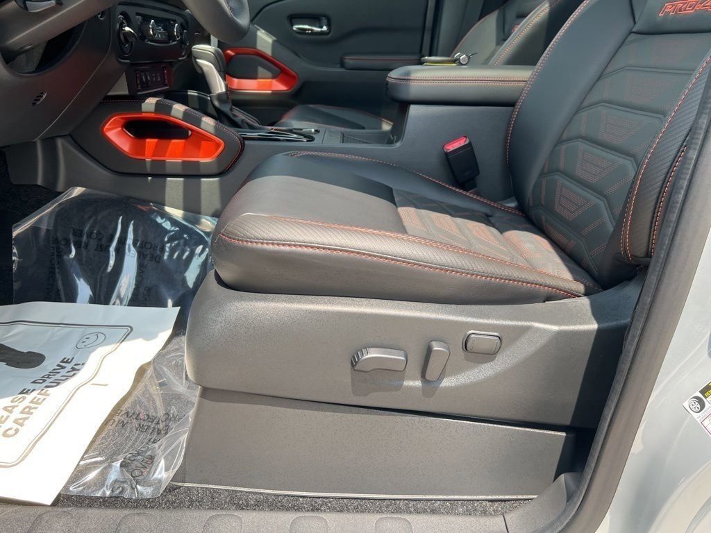 2025 Boulder Gray Pearl Nissan Frontier PRO-4X 4X4 Truck