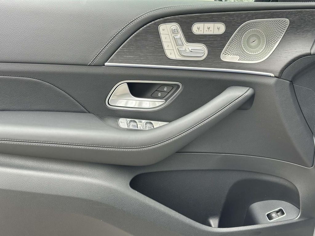 2025 Mercedes-Benz GLE 53 AMG 12