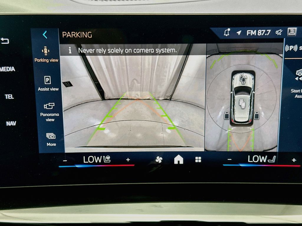 New 2027 White BMW xDrive28i image 15