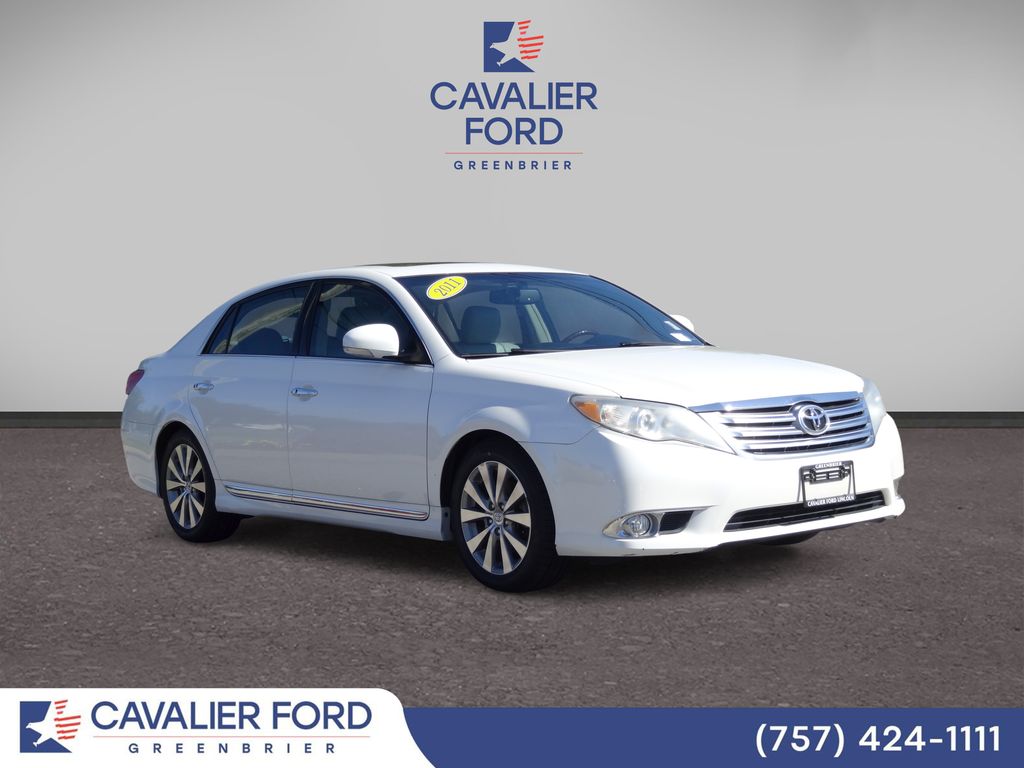 2011 Toyota Avalon Limited's photo
