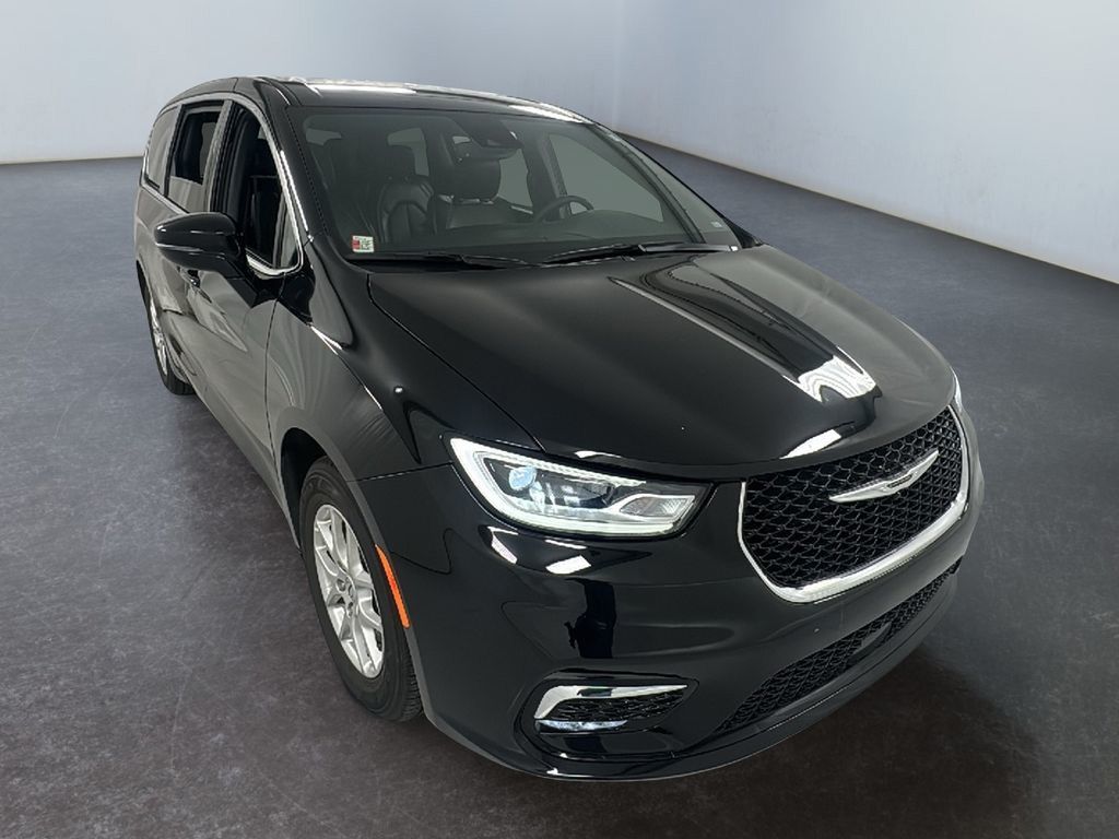 Diamond Black Crystal Pearlcoat 2025 Chrysler Pacifica Select FWD Minivan Front-Wheel Drive 9-Speed Automatic