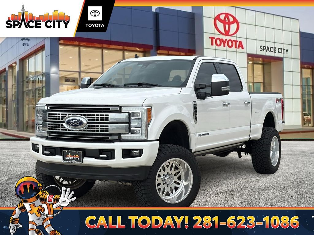 White Platinum 2019 Ford F-250 Super Duty Platinum Crew Cab 4WD Pickup Truck Four-Wheel Drive 6-Speed Automatic