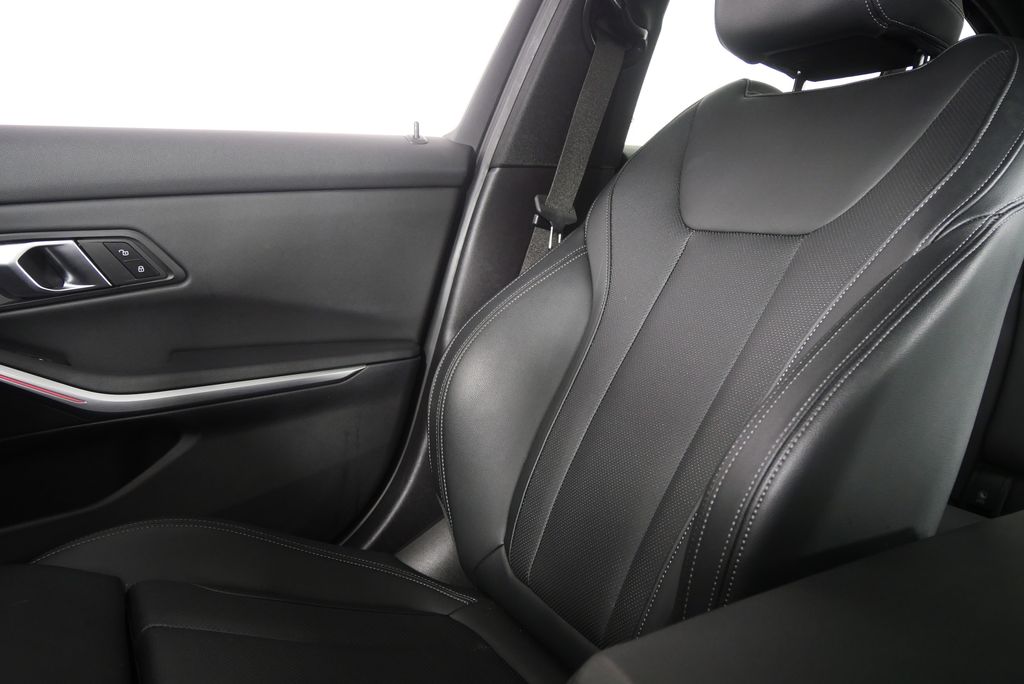 Thumbnail: 2024 BMW 3 Series - 27