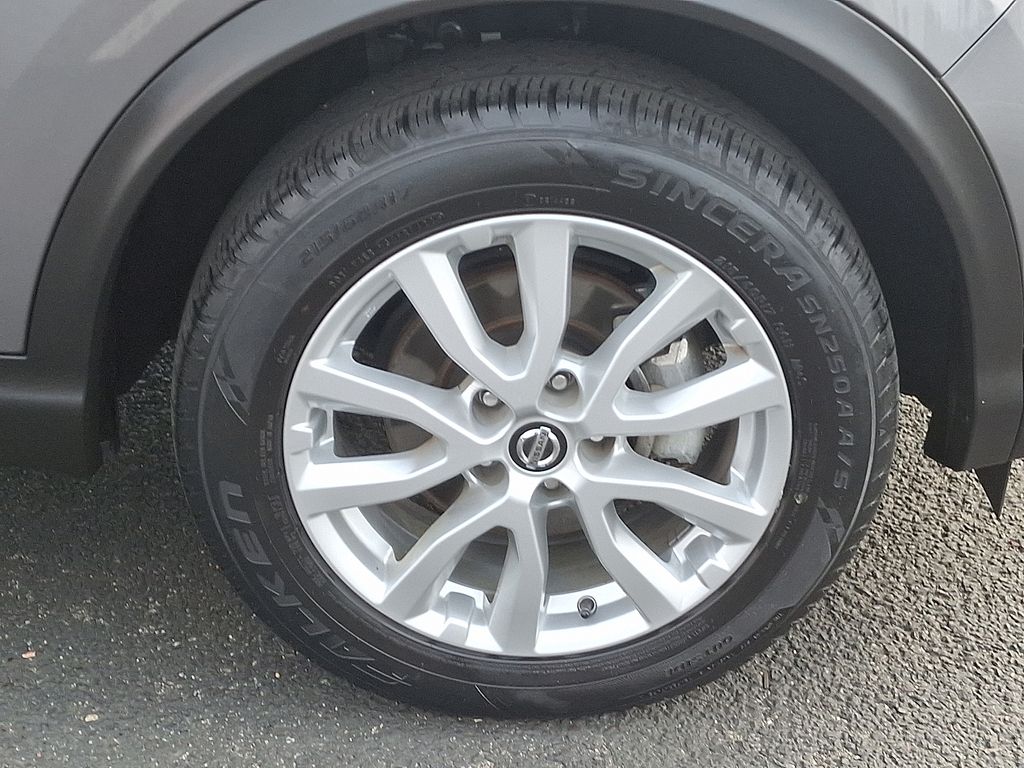 2022 Nissan Rogue Sport SV 8