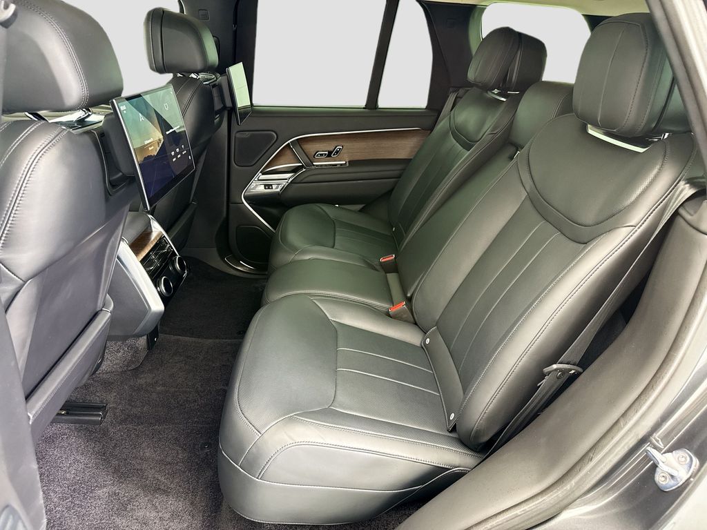 Thumbnail: 2023 Land Rover Range Rover - 20