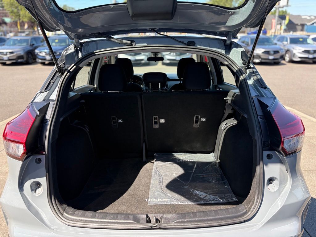 2024 Nissan Kicks SV