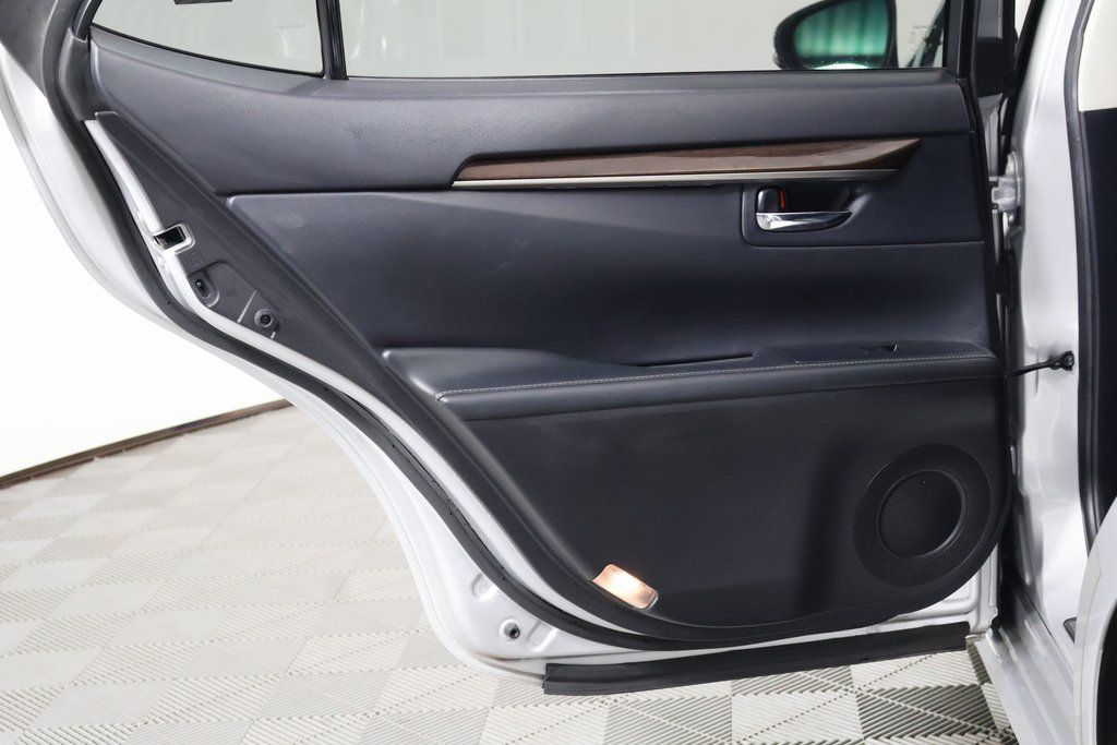 Thumbnail: 2014 Lexus ES - 13