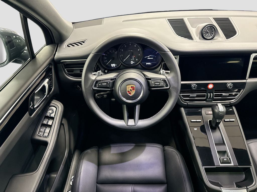Thumbnail: 2025 Porsche Macan - 12