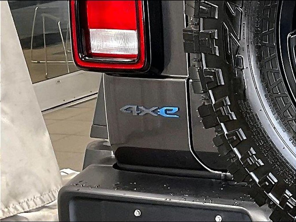 2024 Jeep Wrangler — photo 27