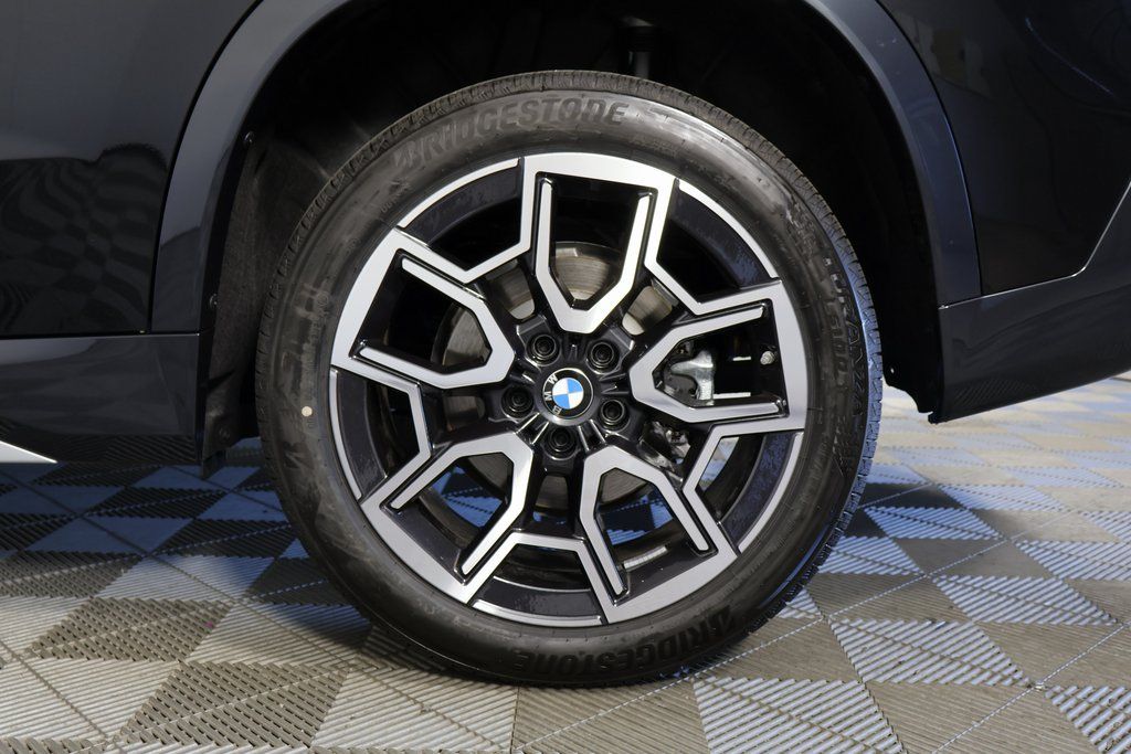 Thumbnail: 2026 BMW X1 - 10