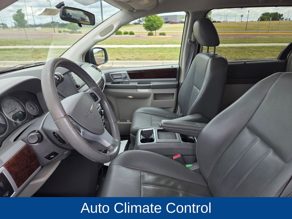 2010 Chrysler Town & Country Touring