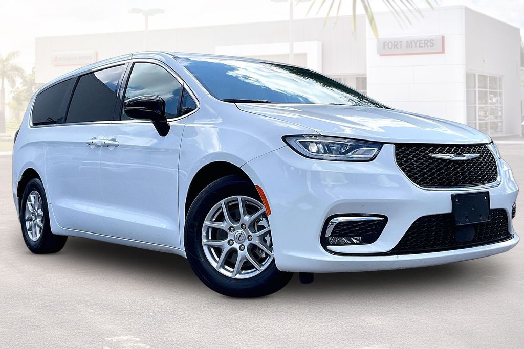 Bright White Clearcoat 2025 Chrysler Pacifica Select FWD Minivan Front-Wheel Drive 9-Speed Automatic
