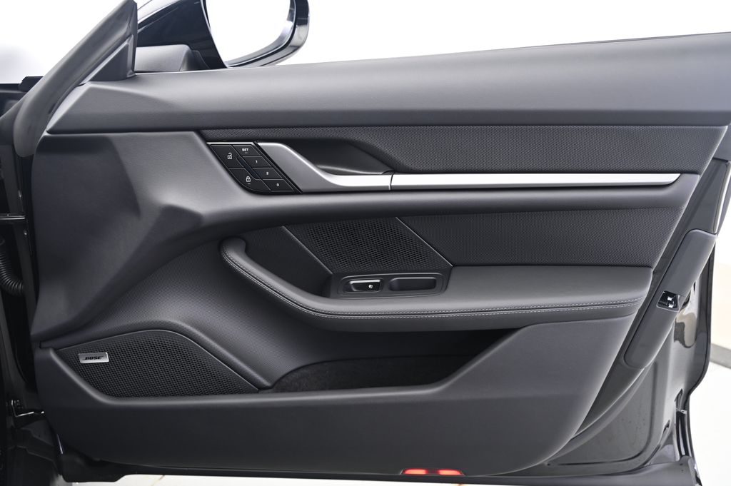 Thumbnail: 2025 Porsche Taycan - 21