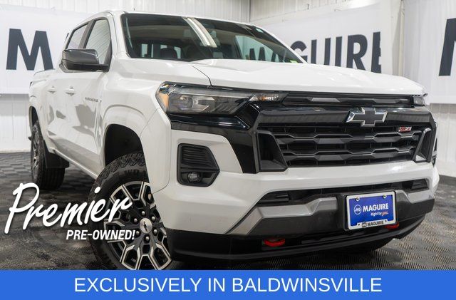 White 2025 Chevrolet Colorado Z71 Crew Cab 4WD Pickup Truck Four-Wheel Drive 8-Speed Automatic