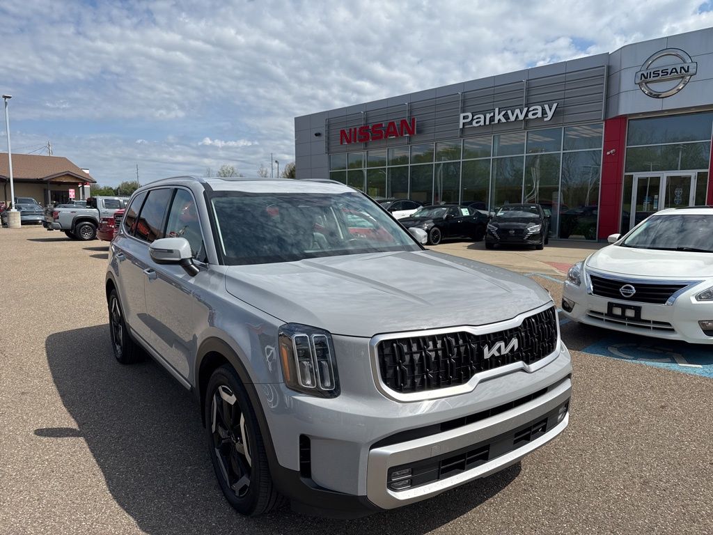Wolf Gray 2023 Kia Telluride SUV / Crossover All-Wheel Drive 8-Speed Automatic