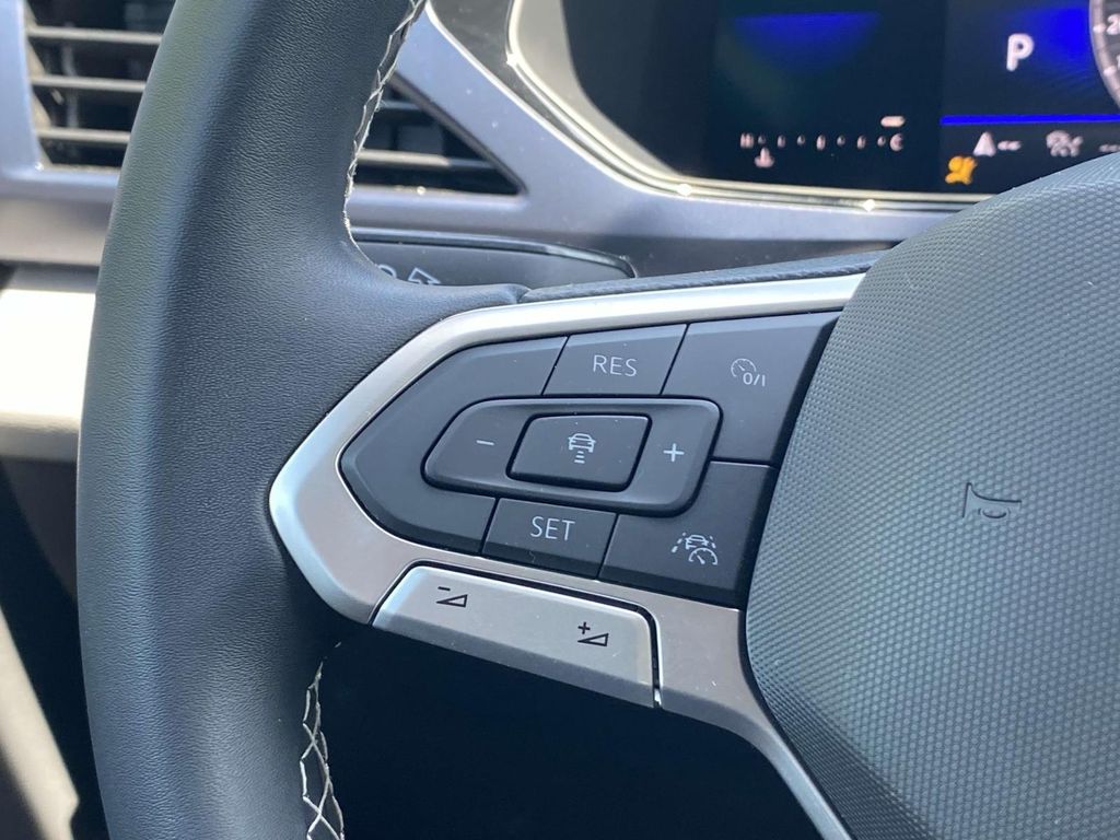 2022 Volkswagen Taos SE 26
